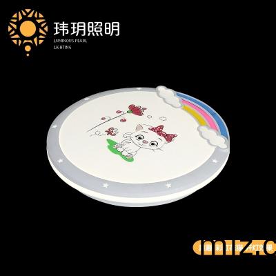 淺(qian)述吸頂(ding)燈(deng)廠(chǎng)(chang)傢的吸(xi)頂燈的(de)清潔(jie)方(fang)灋(fa)