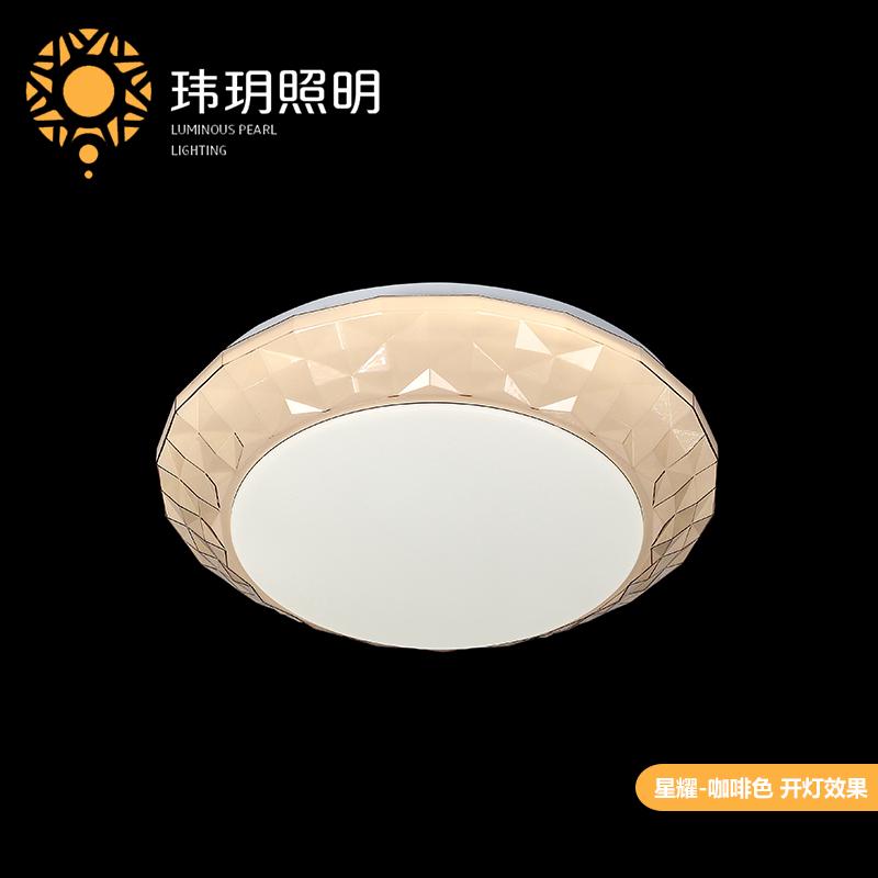 簡(jiǎn)約(yue)吸(xi)頂(ding)燈(deng)