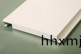 勾(gou)搭闆鋁天蘤